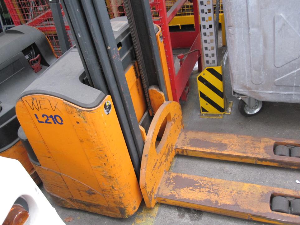 Gepflegte Flurförderfahrzeuge-10